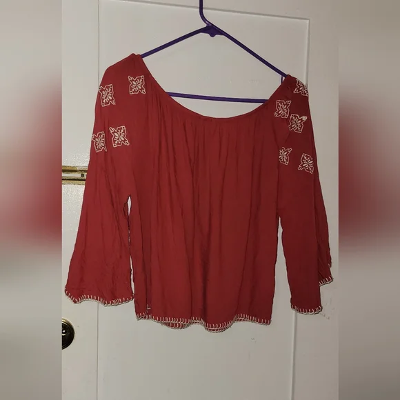 Ariat red embroidered bell sleeve top western size M - Picture 8 of 8